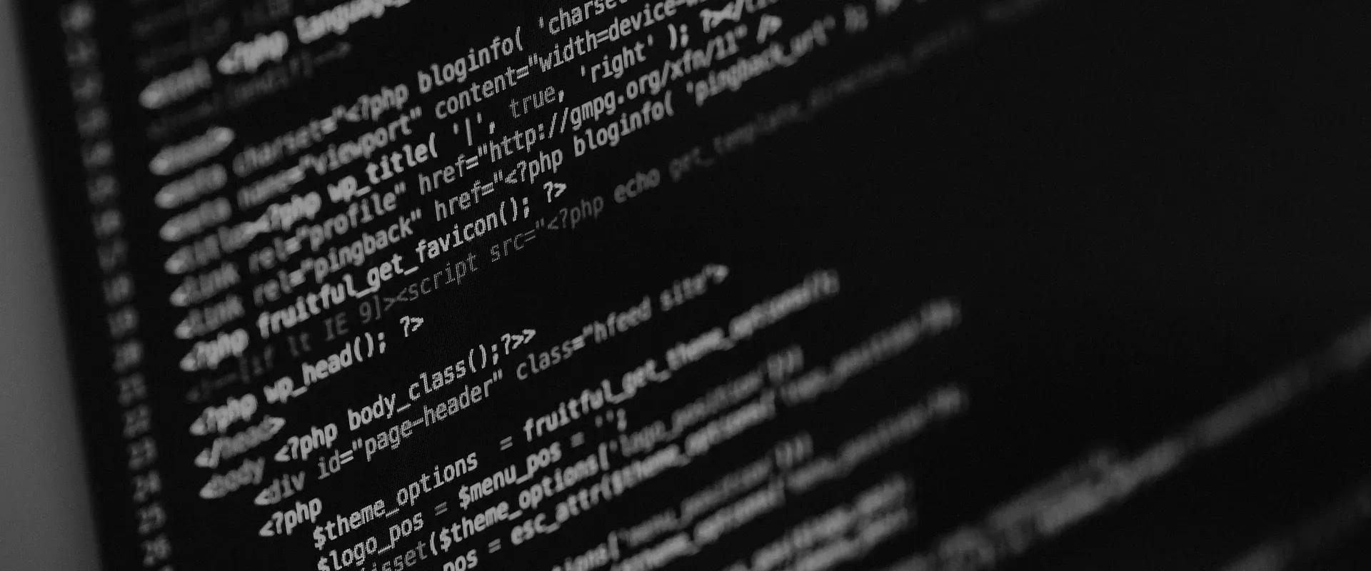 kod för en hemsida på en datorskärm